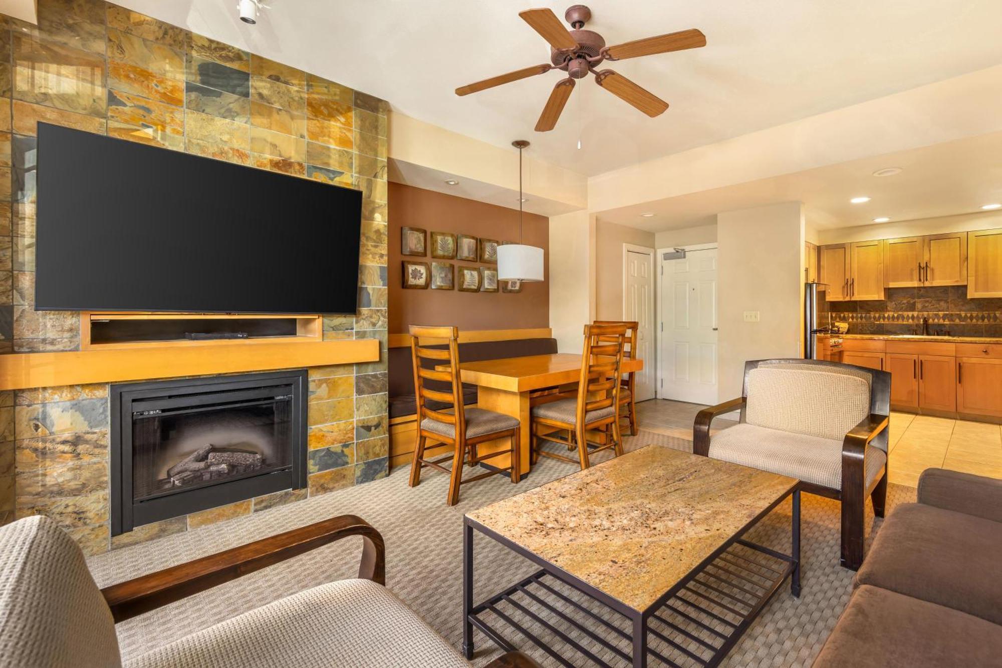 1 BEDROOM 1 KING DELUXE SUITE SOFABED