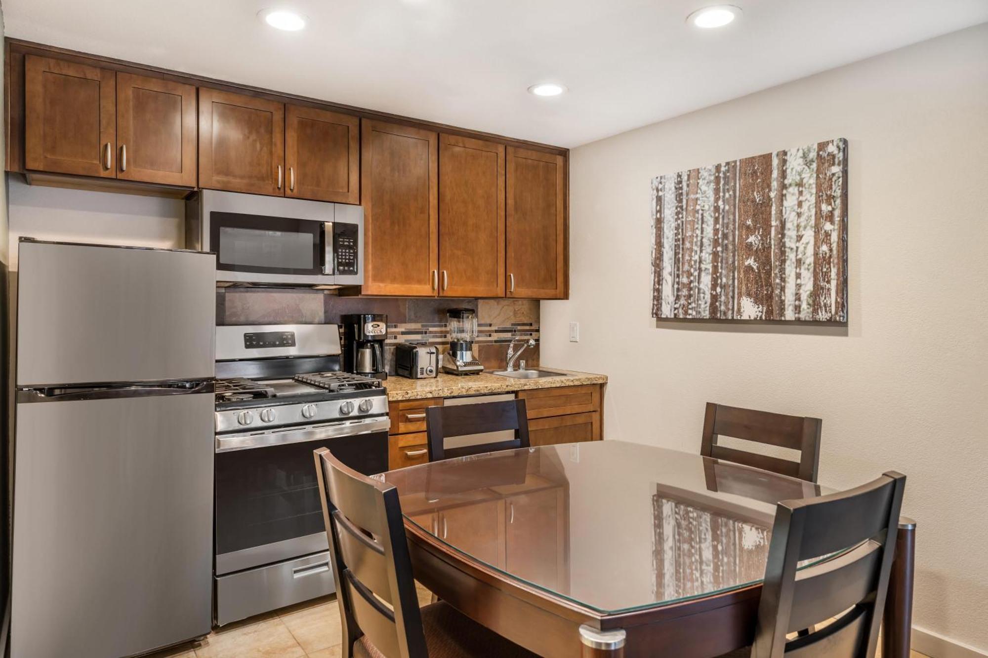 1 BEDROOM 1 KING ACCESSIBLE HEARING W or BATHTUB